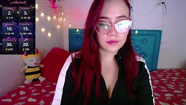 Snapshot of zarquita99 chatting on February 5, 12:42 am zarquita99 online show from February 5, 12:42 am