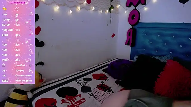 Snapshot of zarquita99 chatting on February 26, 12:36 pm zarquita99 online show from February 26, 12:36 pm