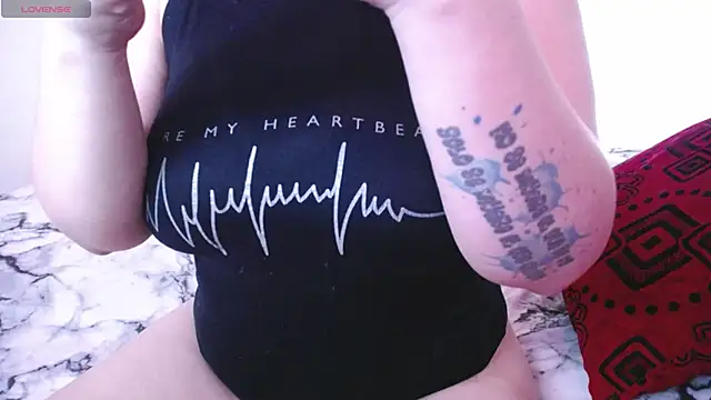 Snapshot of zarquita99 chatting on November 9, 9:40 am zarquita99 online show from November 9, 9:40 am