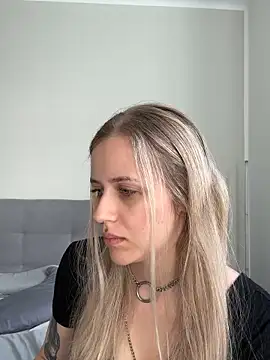 lunawolf21 online show from March 4, 8:02 am