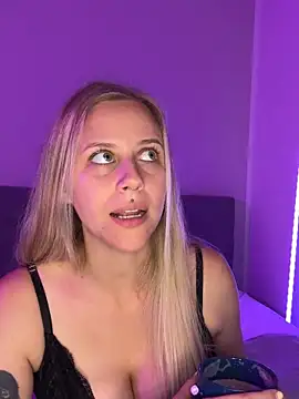 lunawolf21 online show from September 22, 6:26 am