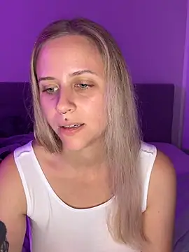 lunawolf21 online show from October 13, 7:03 pm