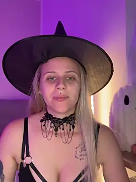 lunawolf21 online show from October 27, 7:23 am