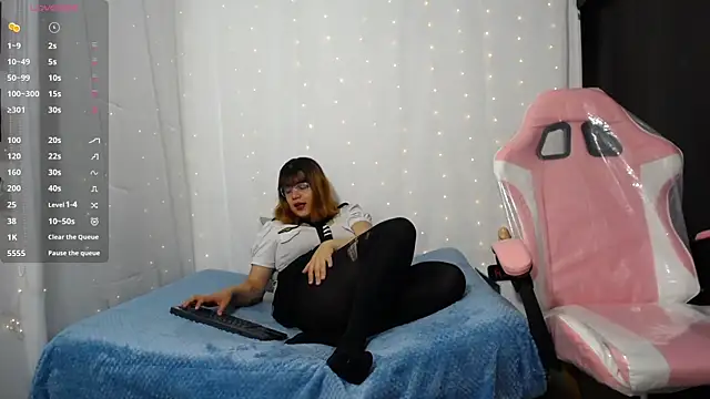 Snapshot of Niuk_mei chatting on November 14, 5:44 pm Niuk mei online show from November 14, 5:44 pm