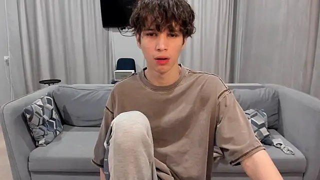 Im Shine Guy online show from December 5, 6:11 pm