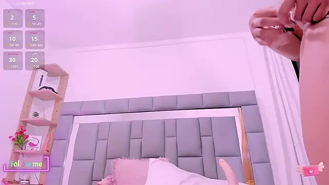 vivianne scott online show from March 7, 12:01 pm