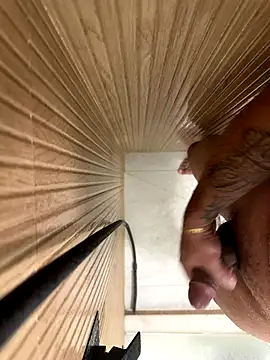 Gustavozx01 online show from November 11, 3:17 am