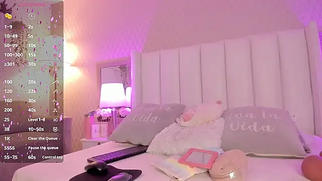 SophiaSmiiths  online show from February 11, 8:31 pm