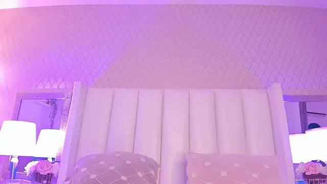 SophiaSmiiths  online show from October 31, 9:05 pm