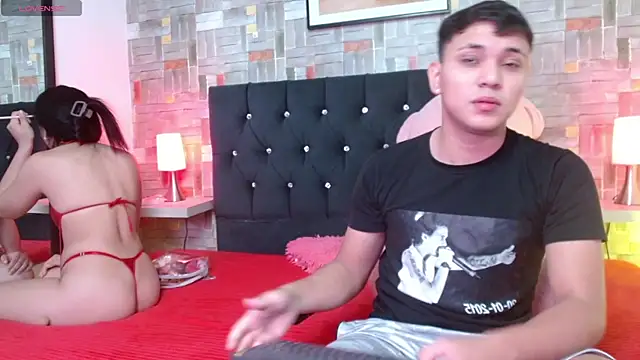 couple lovelyds online show from January 24, 1:03 pm