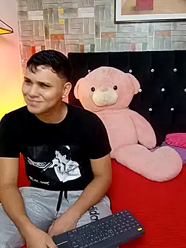 couple lovelyds online show from February 4, 12:55 pm