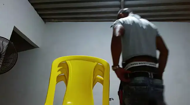 Snapshot of fernandez_latinblackk chatting on March 12, 1:14 am fernandez latinblackk online show from March 12, 1:14 am