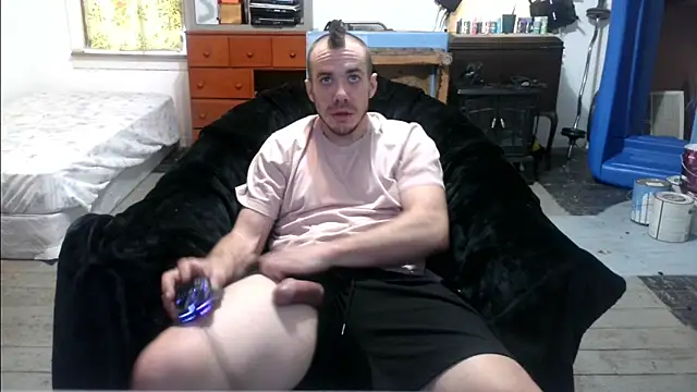 ScubaStevex online show from March 8, 5:22 pm