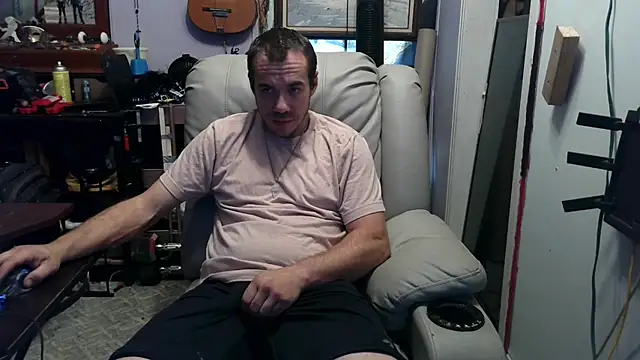 ScubaStevex online show from November 3, 4:30 pm