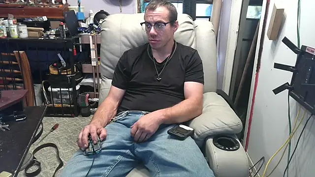 ScubaStevex online show from November 4, 6:07 pm