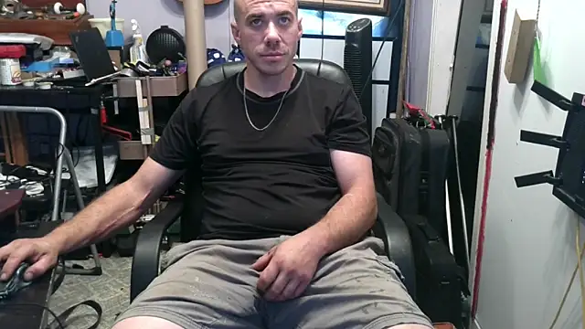 ScubaStevex online show from November 6, 1:12 pm