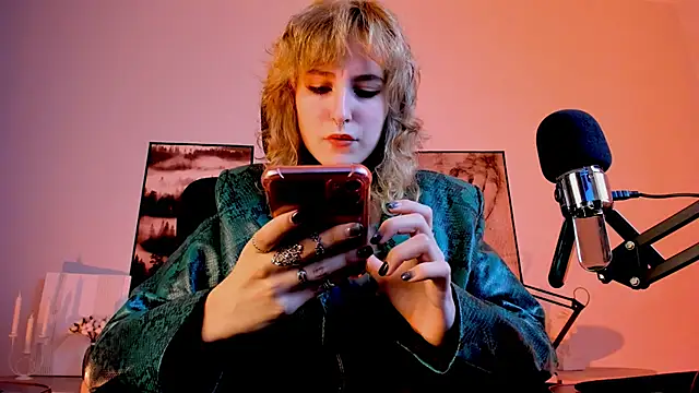 LuxRayi online show from December 12, 6:10 pm