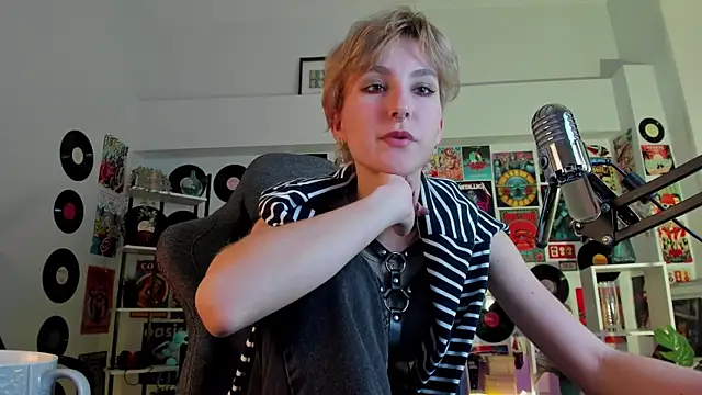 LuxRayi online show from December 26, 9:33 am