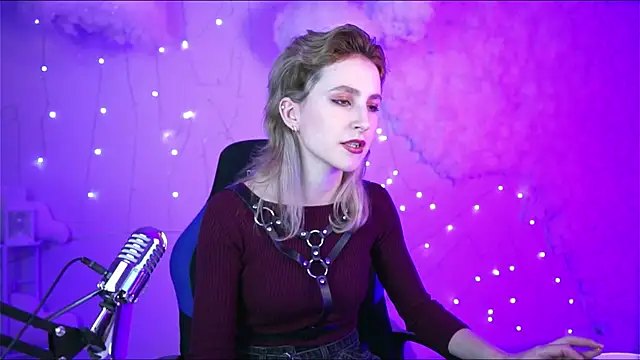 LuxRayi online show from January 5, 6:45 pm