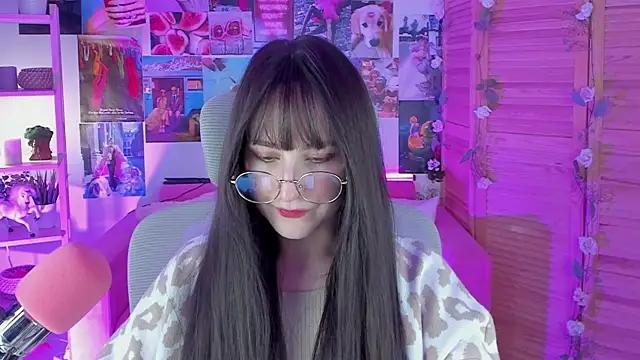 LuxRayi online show from February 7, 8:53 pm