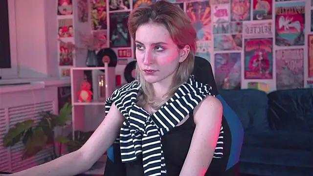 LuxRayi online show from February 19, 6:00 pm