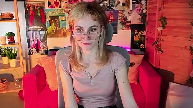 LuxRayi online show from March 12, 9:35 pm