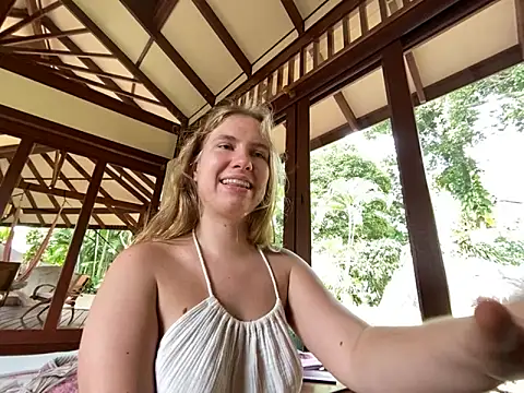 Snapshot of fluffy_bunnyxxx chatting on February 10, 4:41 am fluffy bunnyxxx online show from February 10, 4:41 am