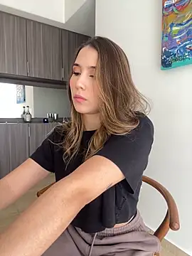 Snapshot of SophieRaily_ chatting on December 13, 6:16 pm SophieRaily online show from December 13, 6:16 pm