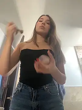 Snapshot of SophieRaily_ chatting on January 17, 8:44 pm SophieRaily online show from January 17, 8:44 pm