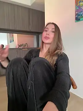 Snapshot of SophieRaily_ chatting on February 4, 11:49 pm SophieRaily online show from February 4, 11:49 pm