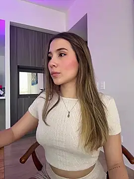 Snapshot of SophieRaily_ chatting on February 12, 9:01 pm SophieRaily online show from February 12, 9:01 pm