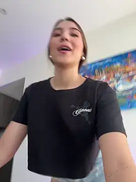 Snapshot of SophieRaily_ chatting on February 24, 6:47 pm SophieRaily online show from February 24, 6:47 pm