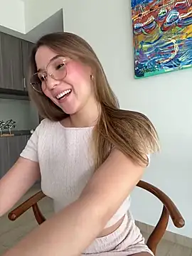 Snapshot of SophieRaily_ chatting on March 11, 9:59 pm SophieRaily online show from March 11, 9:59 pm