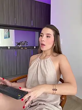 Snapshot of SophieRaily_ chatting on March 20, 9:24 pm SophieRaily online show from March 20, 9:24 pm