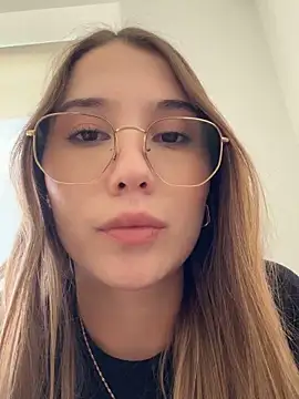 Snapshot of SophieRaily_ chatting on September 17, 7:04 pm SophieRaily online show from September 17, 7:04 pm