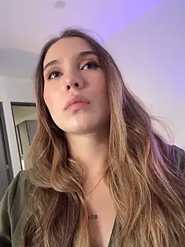 Snapshot of SophieRaily_ chatting on October 1, 6:58 pm SophieRaily online show from October 1, 6:58 pm