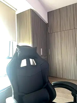 Snapshot of SophieRaily_ chatting on October 17, 7:05 pm SophieRaily online show from October 17, 7:05 pm