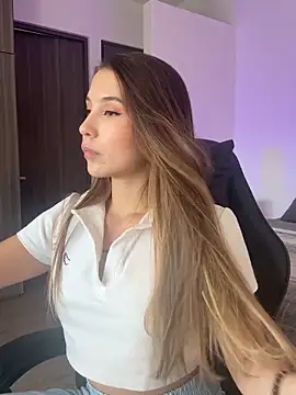 Snapshot of SophieRaily_ chatting on October 24, 6:48 pm SophieRaily online show from October 24, 6:48 pm