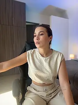 Snapshot of SophieRaily_ chatting on November 5, 4:40 pm SophieRaily online show from November 5, 4:40 pm