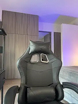 Snapshot of SophieRaily_ chatting on November 11, 10:21 pm SophieRaily online show from November 11, 10:21 pm