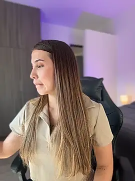 Snapshot of SophieRaily_ chatting on November 24, 6:07 pm SophieRaily online show from November 24, 6:07 pm