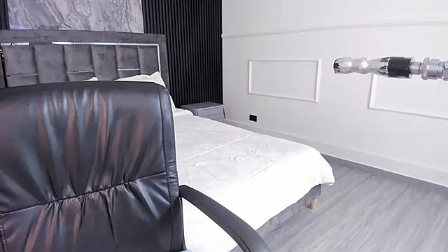 Snapshot of MiiaaMoonroee chatting on March 15, 8:21 pm MiiaaMoonroee online show from March 15, 8:21 pm