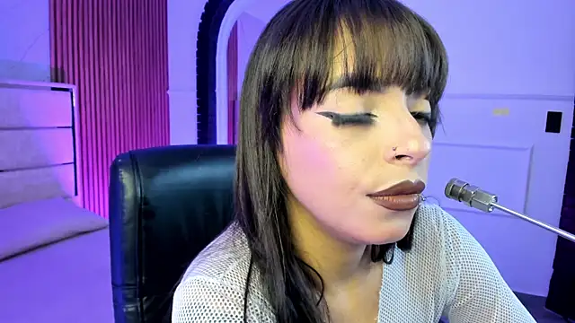 Snapshot of MiiaaMoonroee chatting on November 27, 9:06 pm MiiaaMoonroee online show from November 27, 9:06 pm