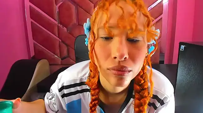 Snapshot of Nami_Curls chatting on March 3, 6:22 pm Nami Curls online show from March 3, 6:22 pm