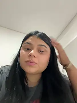 alissonfernandez  online show from February 12, 6:40 pm