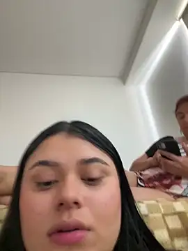 alissonfernandez  online show from February 15, 5:07 pm