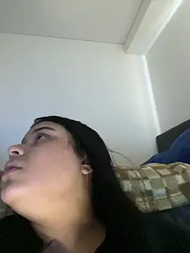 alissonfernandez  online show from February 20, 9:53 pm