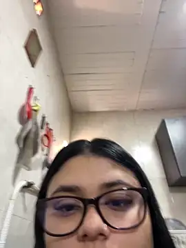 alissonfernandez  online show from October 1, 3:29 pm