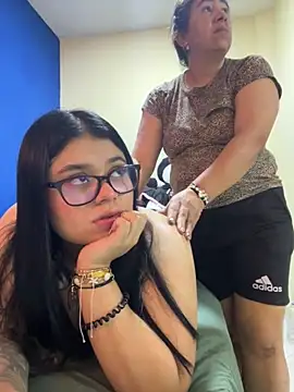 alissonfernandez  online show from October 11, 3:43 pm