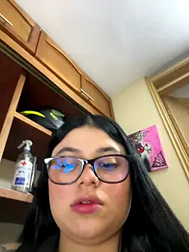 alissonfernandez  online show from November 15, 12:30 am